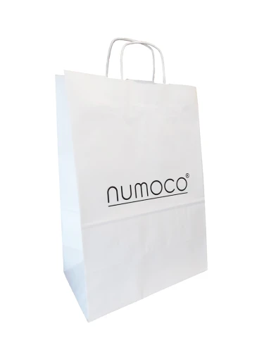 Balta popierinė maišelis su juodu logotipu „numoco“ centre. Maišelis turi tvirtas popierines rankenas, tinkamas patogiam nešiojimui.}