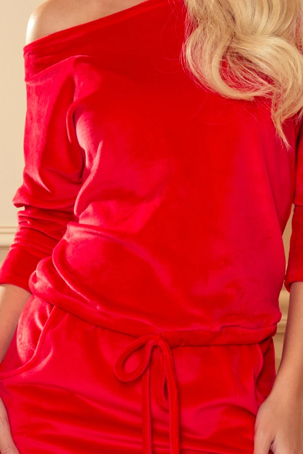 13-135 Sportinė suknelė su raišteliu ir kišenėmis - Aksominė - Raudona