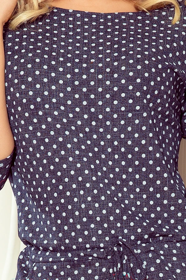 13-157 Sportinė suknelė su raišteliu ir kišenėmis - džinsas su mažais taškeliais