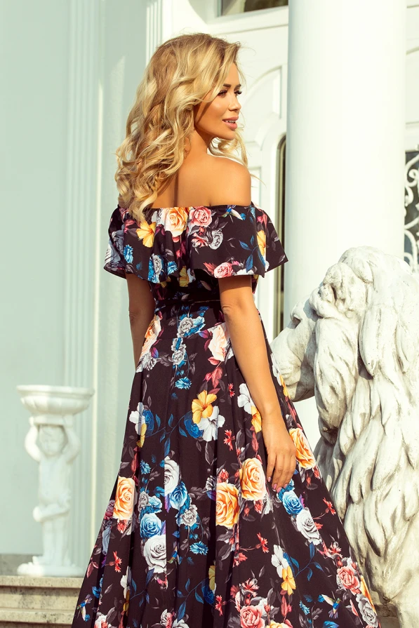 Ilga suknelė su ispanišku kirpimu, dekoruota spalvingais gėlių raštais, suteikia elegancijos ir moteriškumo. Suknelė puikiai tinka vasaros šventėms ar romantiškiems pasivaikščiojimams.