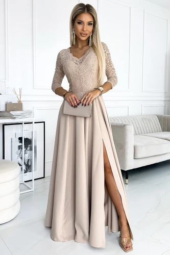 Elegantiška ilga suknelė su nėriniuotu viršumi ir trijų ketvirčių rankovėmis, subtiliai pabrėžianti moteriškumą. Suknelė turi elegantišką skeltuką, suteikiantį rafinuotumo ir judėjimo laisvės.}