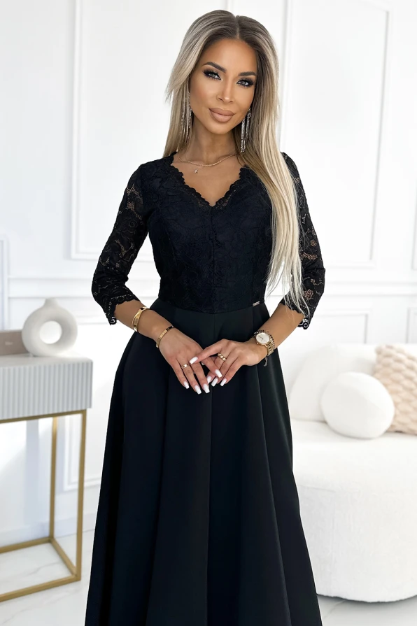 Elegantiška juoda suknelė su nėrinių viršumi ir trijų ketvirčių rankovėmis. Suknelė puikiai tinka iškilmingoms progoms, suteikianti rafinuotumo ir stiliaus.