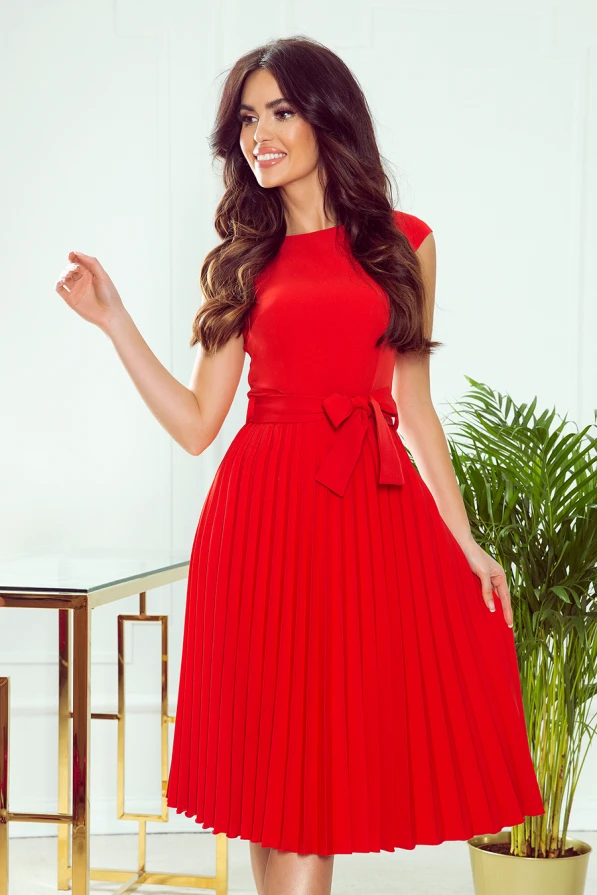 311-1 LILA Susmulkinta suknelė su trumpomis rankovėmis - Raudona
