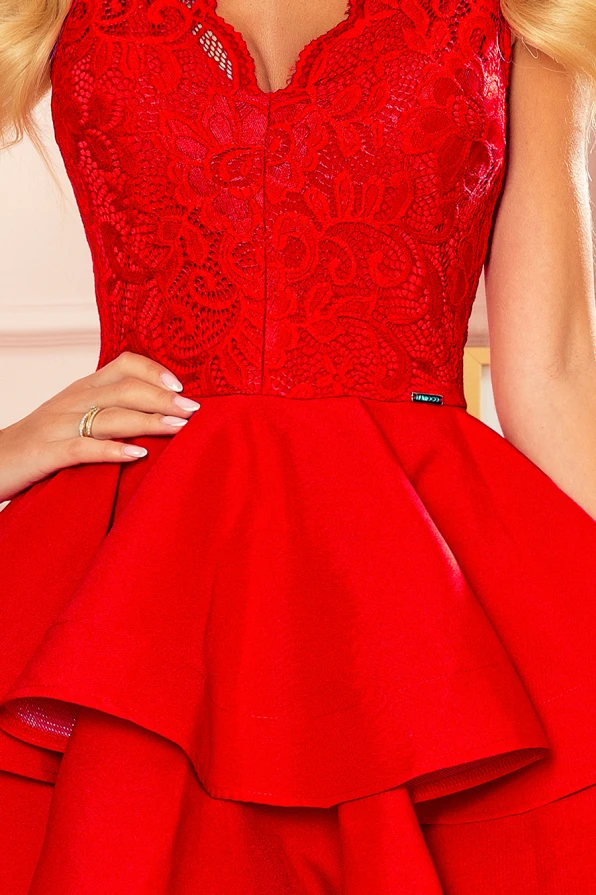 321-1 Išskirtinė suknelė su nėriniuota iškirpte - Raudona