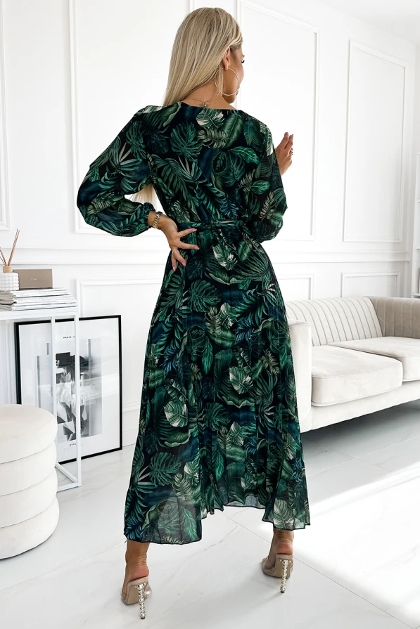 Ilga, plisuota šifoninė suknelė su tropinių lapų raštu suteikia elegancijos ir lengvumo. Suknelė puikiai tinka tiek kasdienai, tiek ypatingoms progoms.