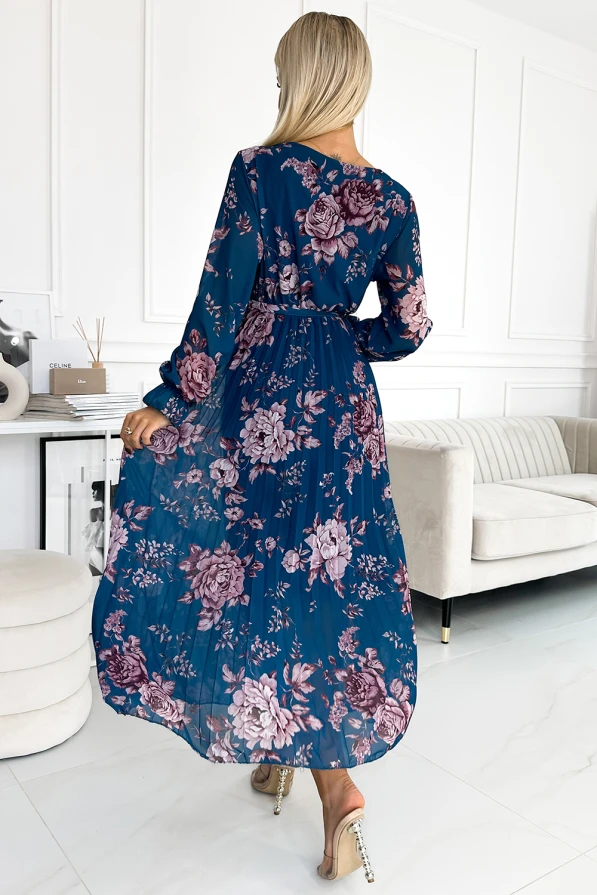 Ilga, plisuota šifoninė suknelė su gėlių raštu, suteikianti elegancijos ir lengvumo. Suknelė puikiai tinka tiek kasdienai, tiek ypatingoms progoms.